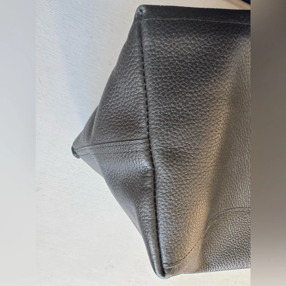 Cuyana Cuyana Leather Zippered Tote in Black Pebbled Leather - Picture 12 of 12